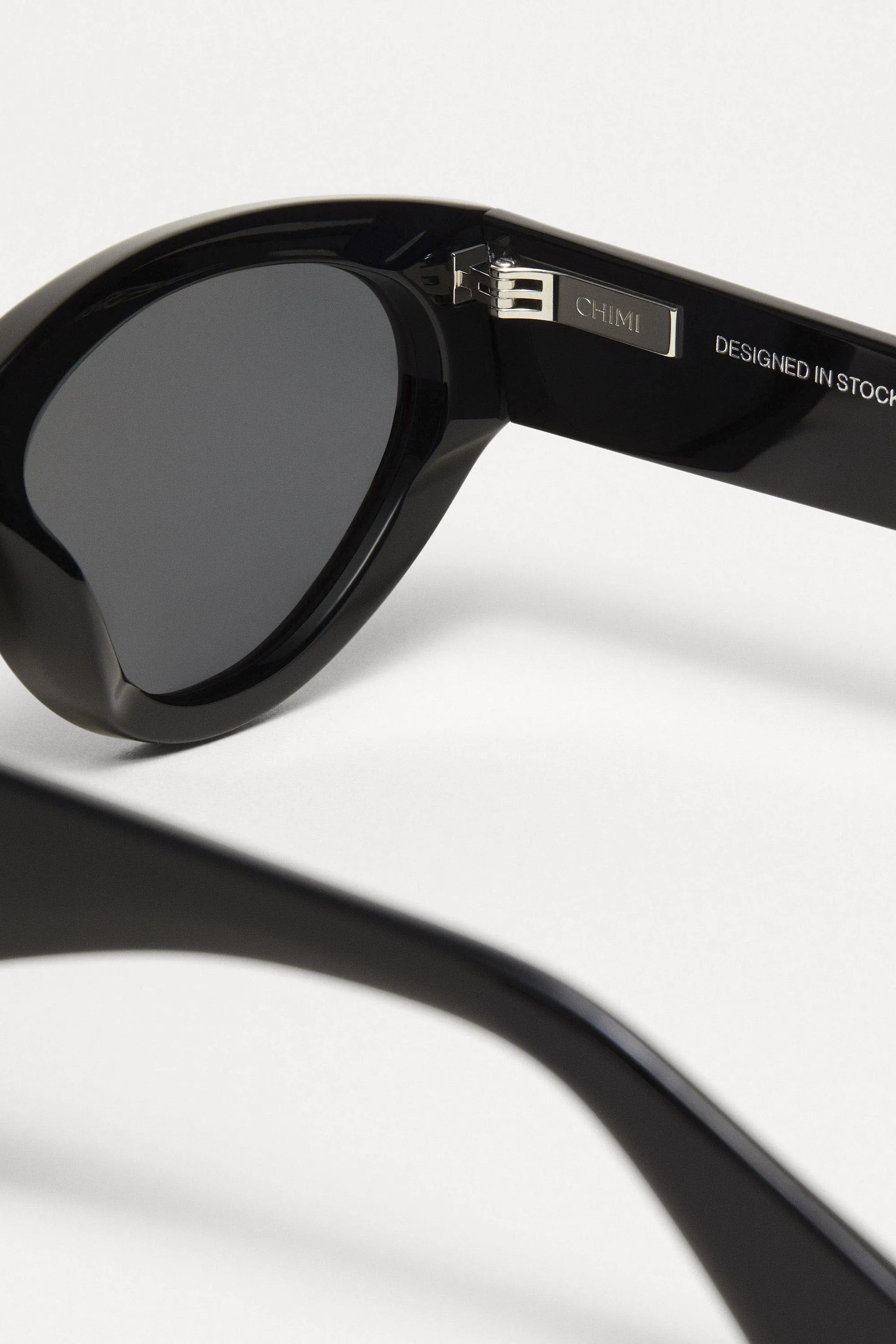 06 Black
