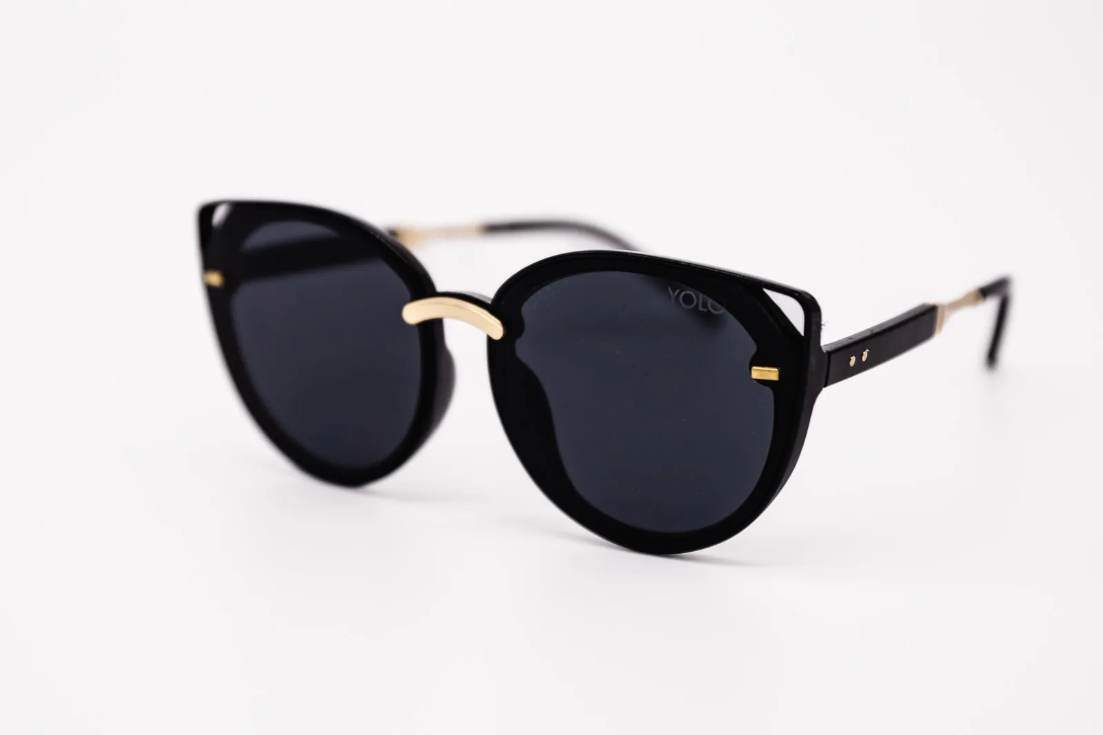 Cat Eye Metal Accents Sunglasses with Angle Corner Flat Lens