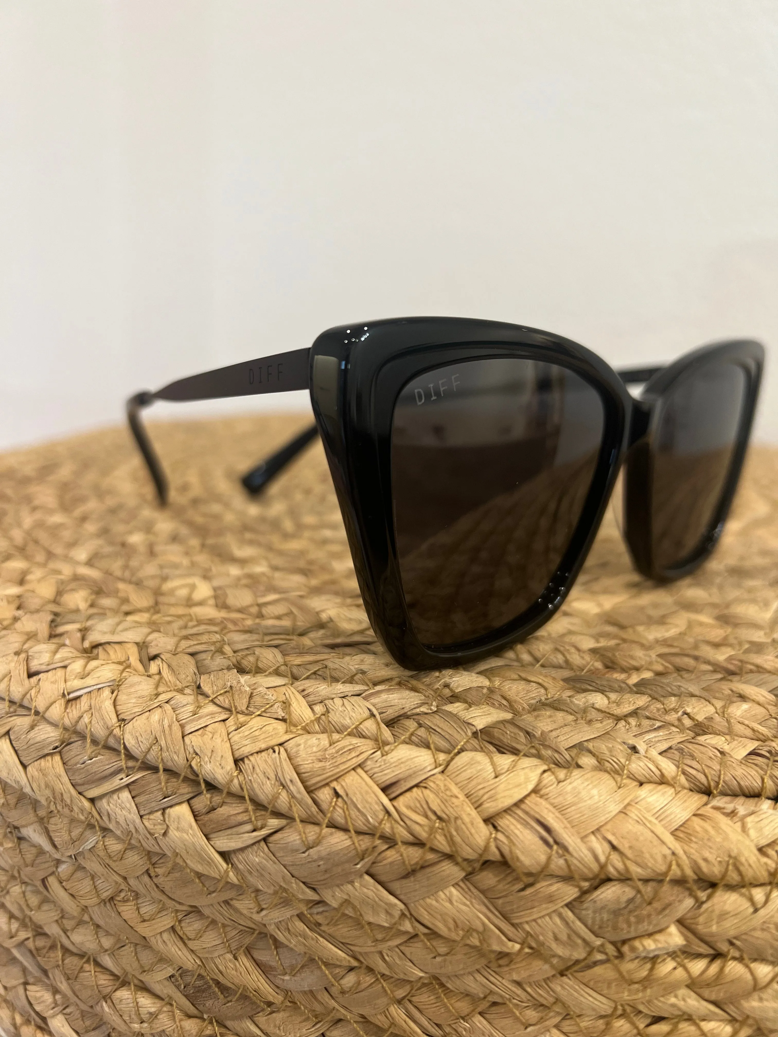 Diff Becky II Sunglasses in Black   Dark Smoke