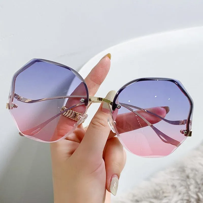 Elegant Gold-Rimmed Round Sunglasses for Women: UV Protection Meets Chic Design