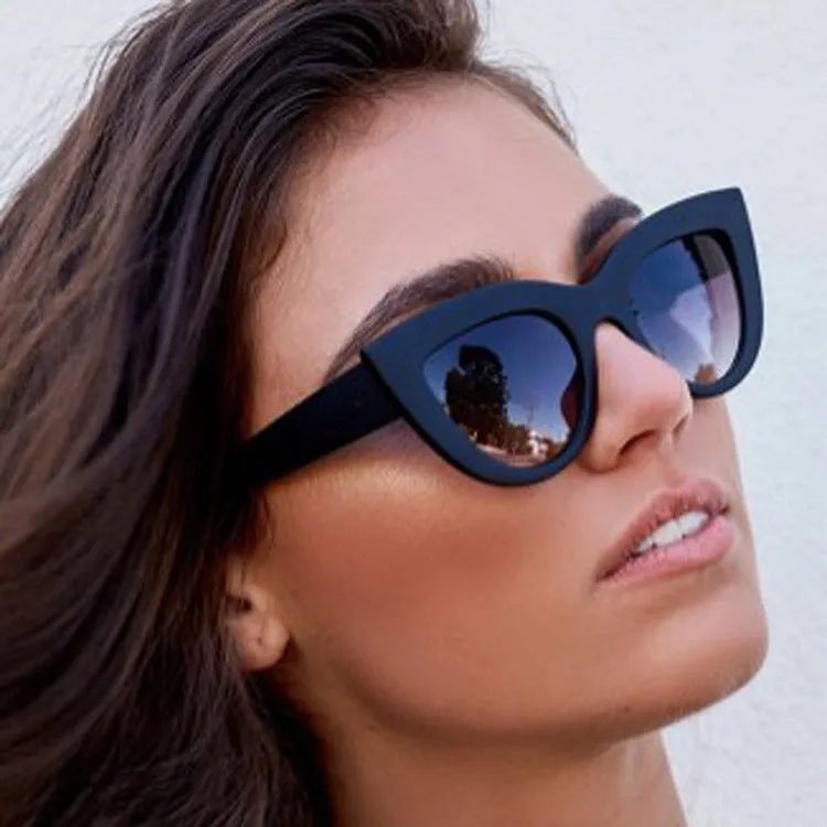 Fashion Trend Sunglasses with AC Lenses & PC Frame – UV400 Protection