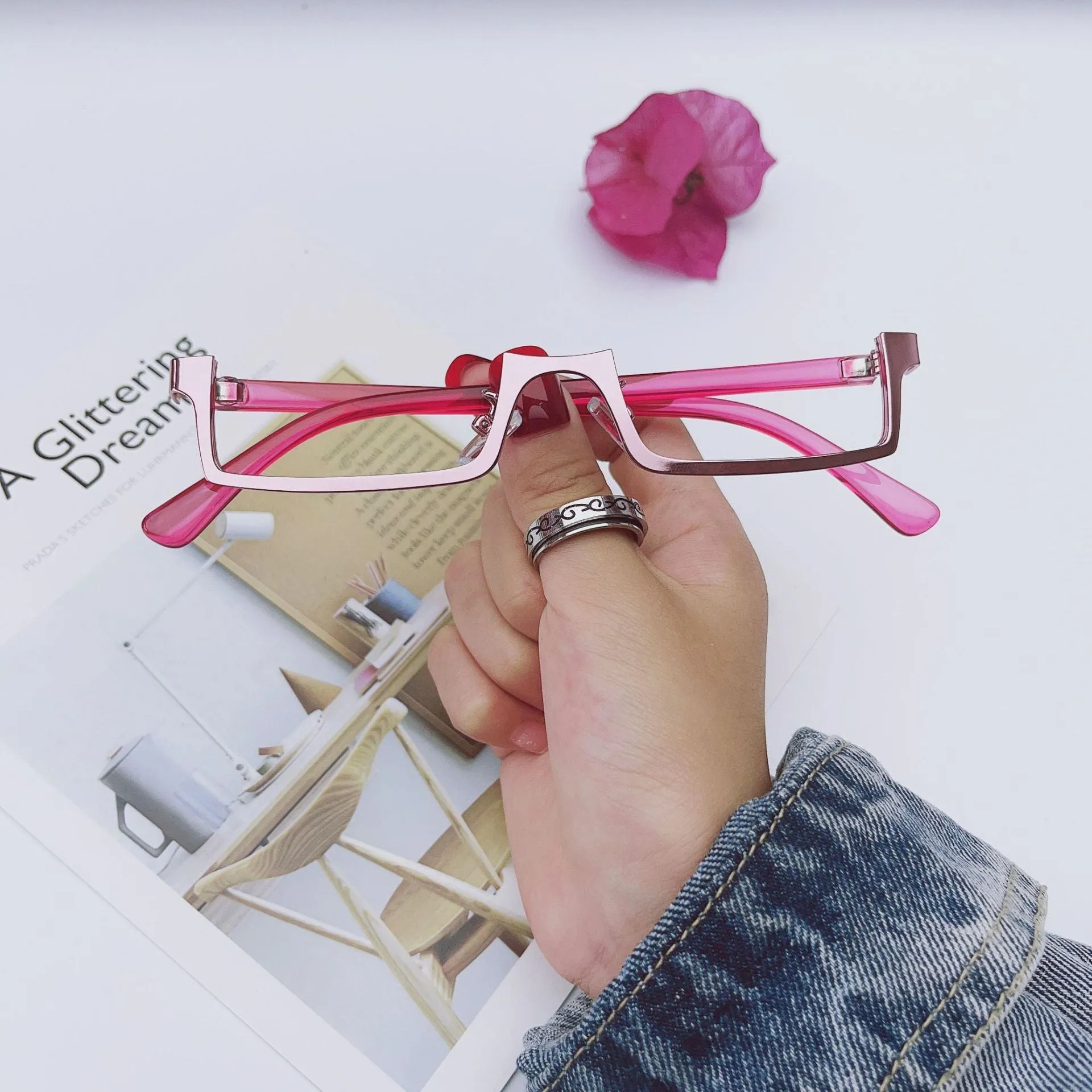 Lower Semi-Rimless Square Glasses