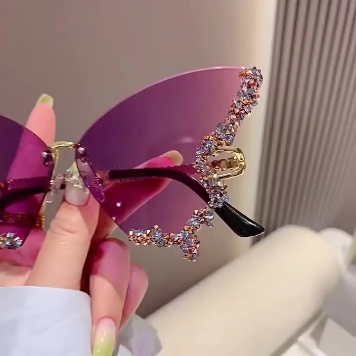 New Large Frame Retro Style Diamond Studded UV Resistant Butterfly Shape Sunglasses