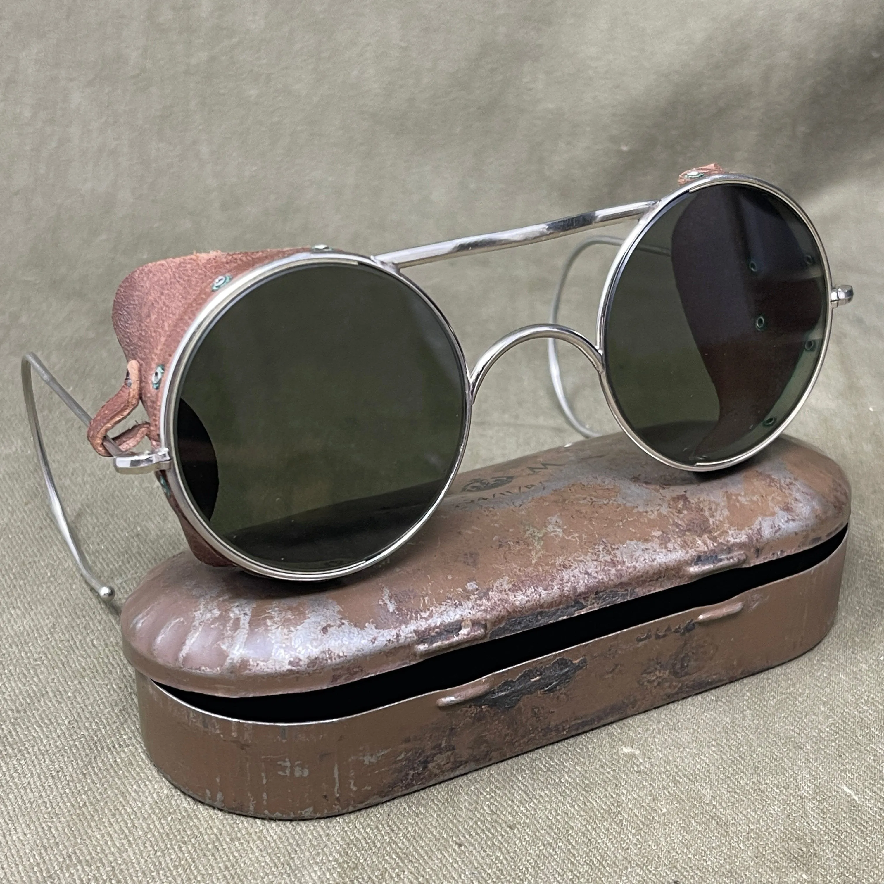 Original Early WW2 RAF Type E2 Anti Glare Spectacles & Air Ministry Storage Case