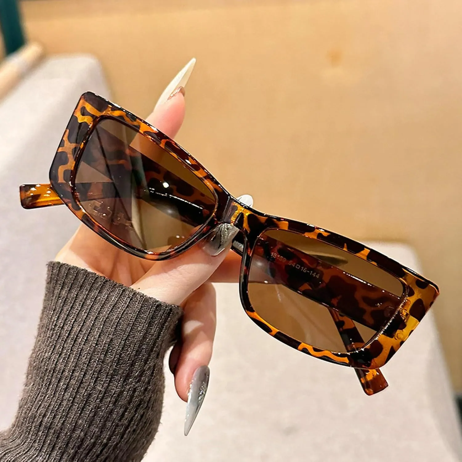 Retro Cat Eye Sunglasses for Women Vintage Shades Fashion Trendy Small 90s Rectangle Sunglasses﻿