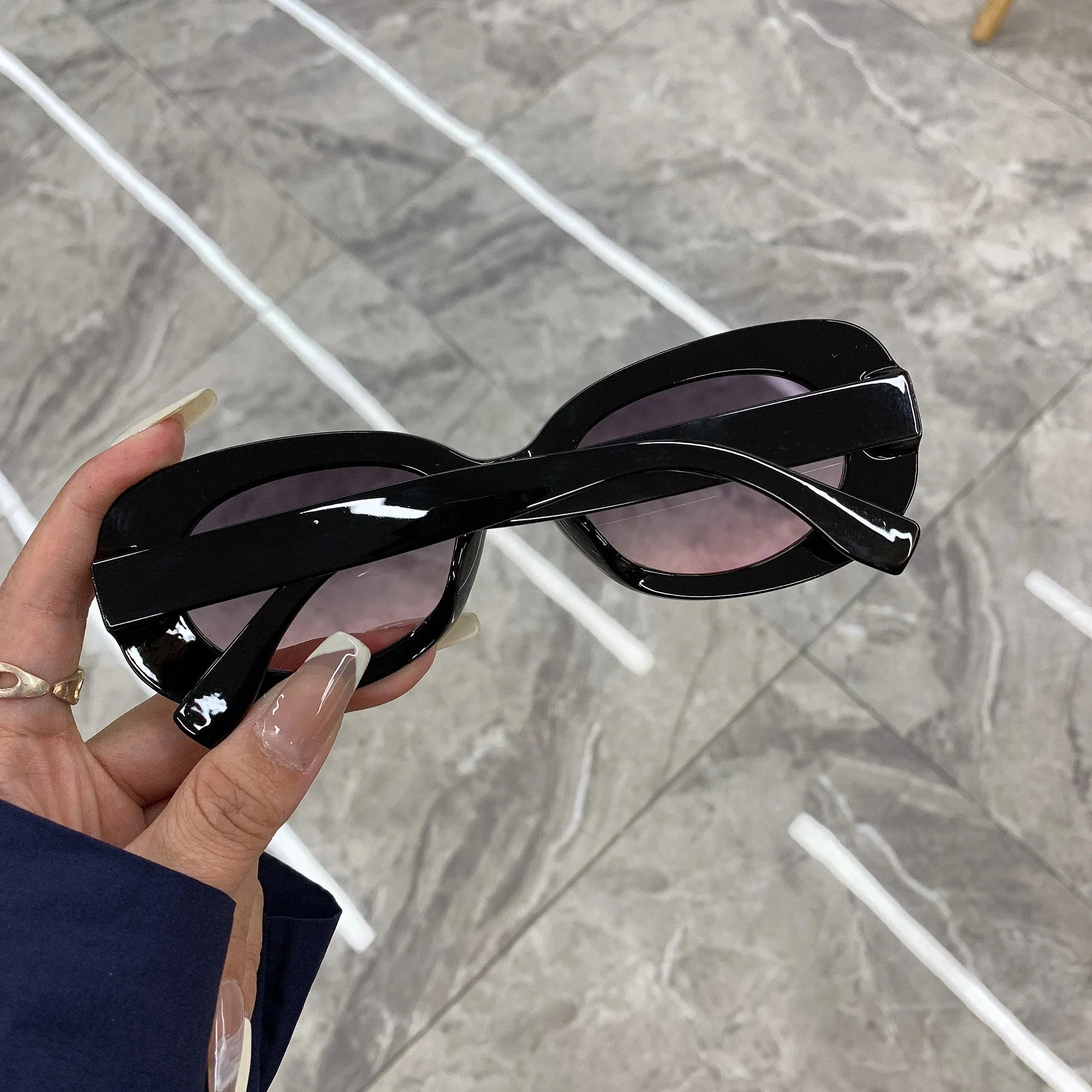 VAIGE Chic Oval Big Frame Sunglasses in Classic Black - UV400 Protection