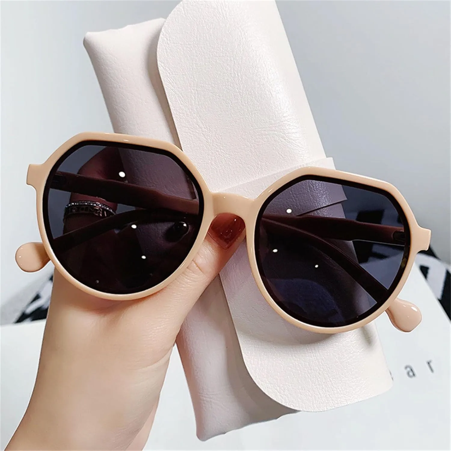willochra Vintage Round Sunglasses Women Classic Black Outdoor Shades Sun Glasses Female Trendy Designer Eyewear UV400 Shades