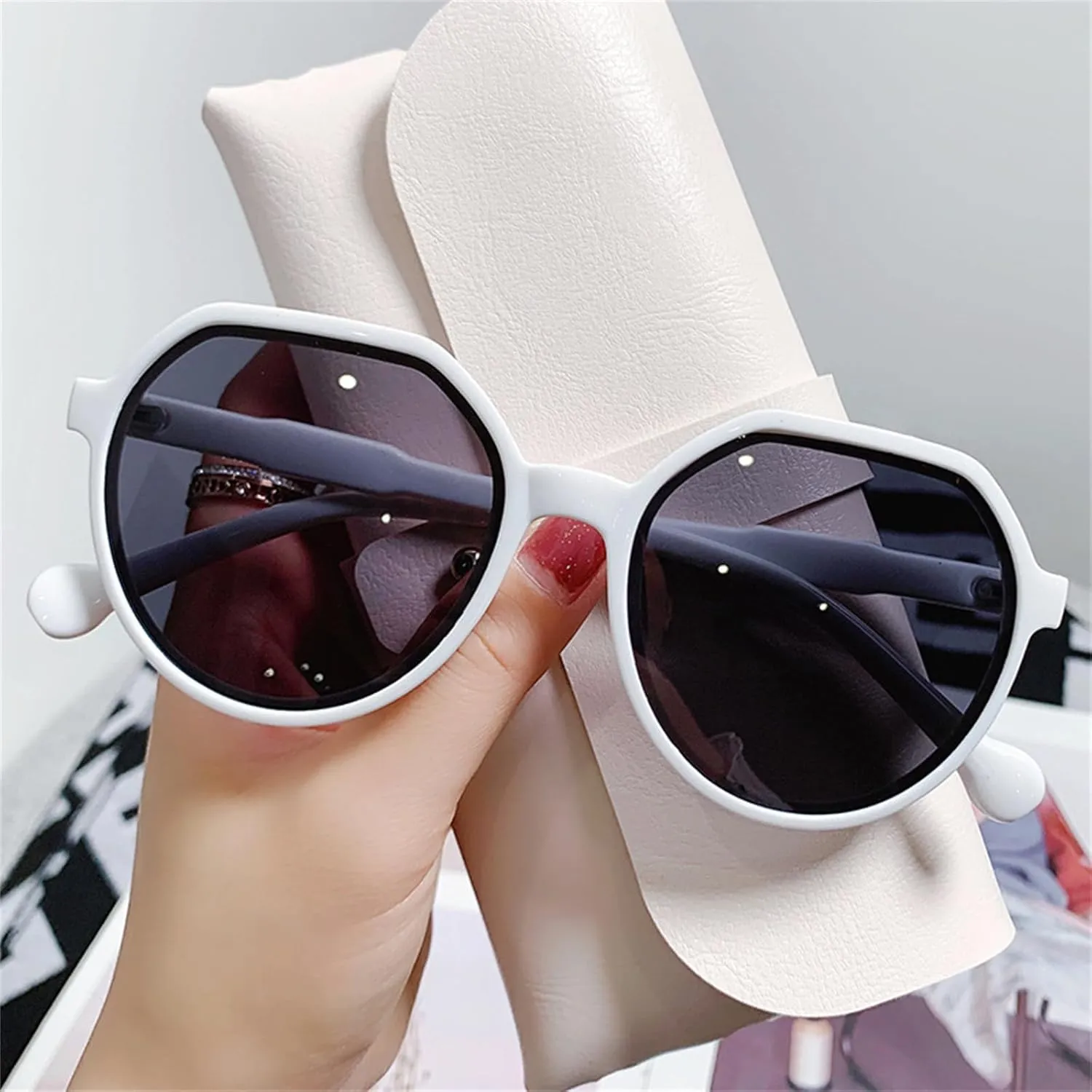 willochra Vintage Round Sunglasses Women Classic Black Outdoor Shades Sun Glasses Female Trendy Designer Eyewear UV400 Shades