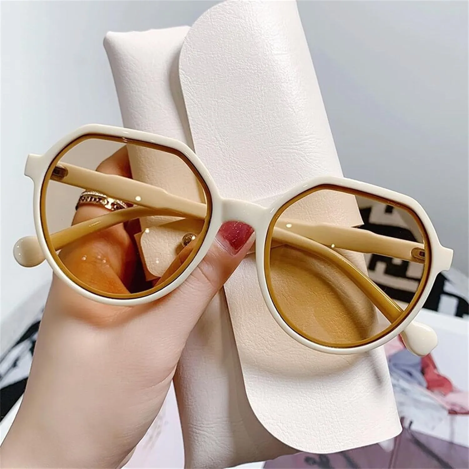 willochra Vintage Round Sunglasses Women Classic Black Outdoor Shades Sun Glasses Female Trendy Designer Eyewear UV400 Shades